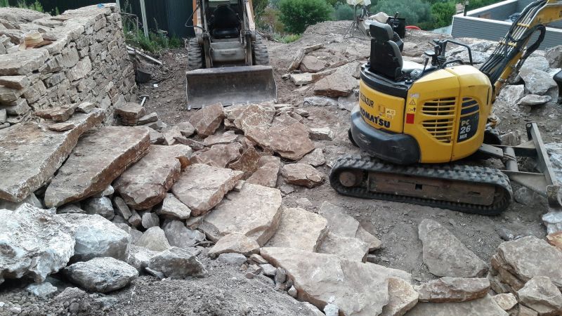création paysager en pierres plates pour escalier à Signes prés de Toulon dans le var